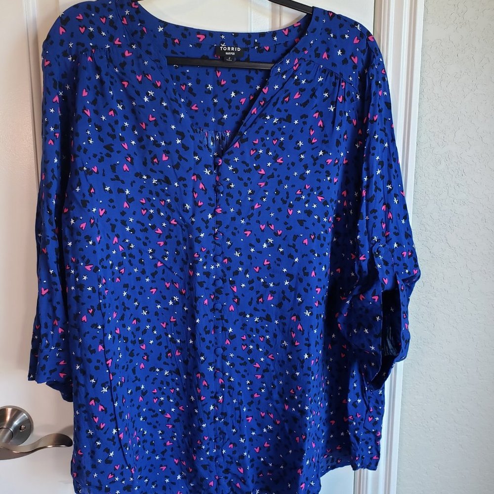 Torrid 3/4 Sleeve Blue with Pink Hearts